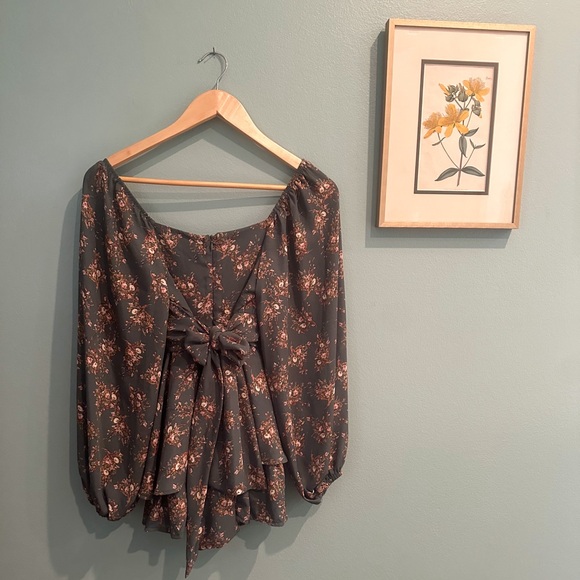 Altar’d State Weslia Floral Romper XS Long Sleeve Shorts Green Peasant Sleeve - Picture 5 of 16